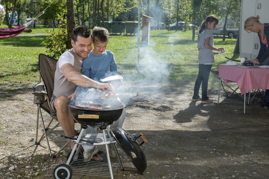 famille en camping Dorrondeguy